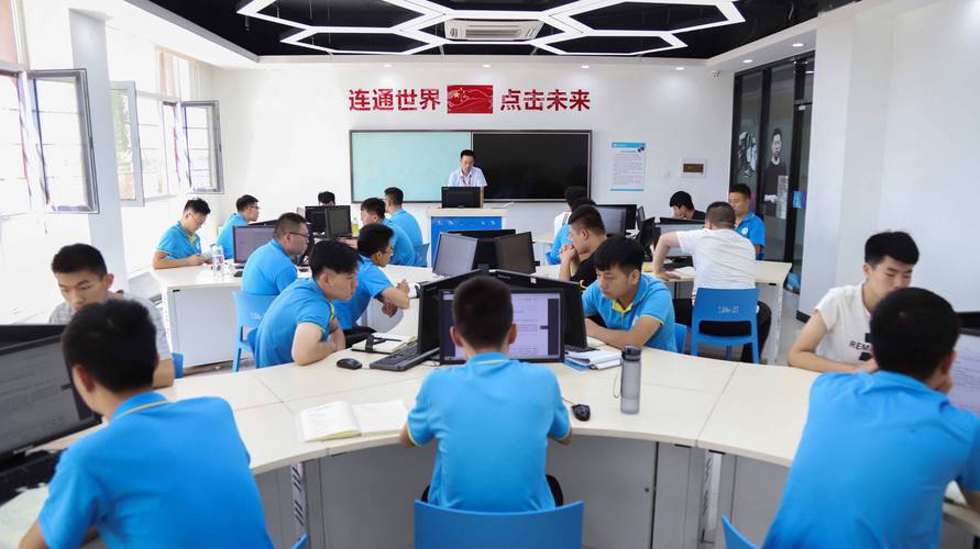卓镜网络科技